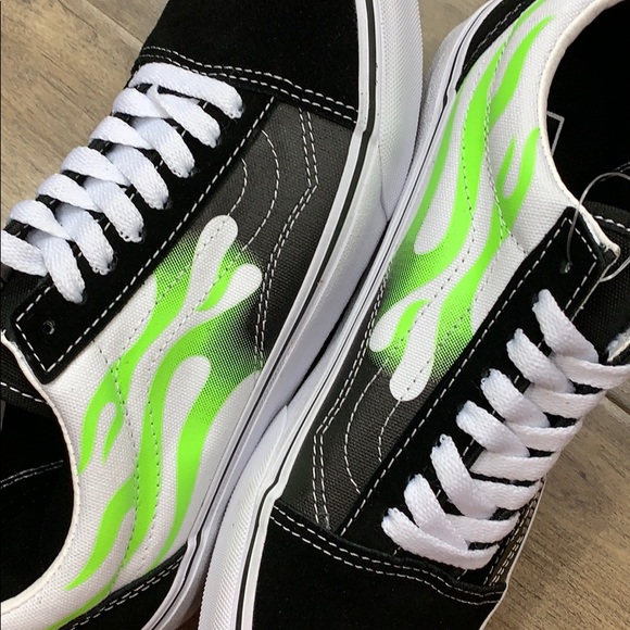 WMNS VANS OLD SKOOL FLAME black/true white - Picture 12 of 16